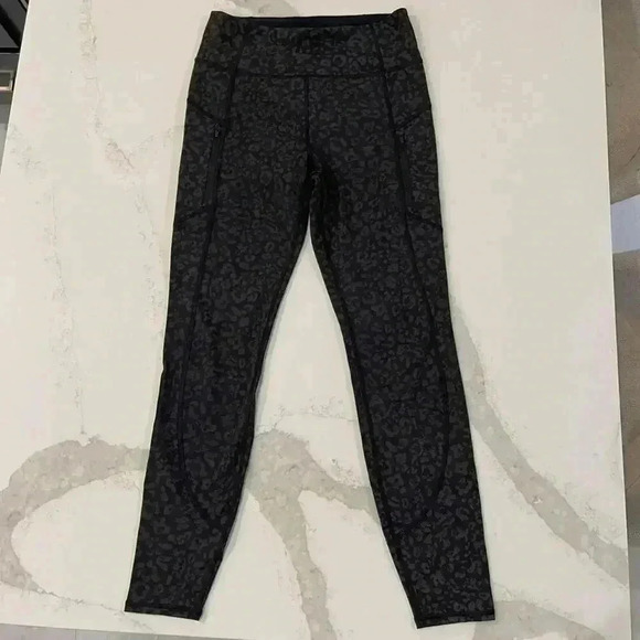 Athleta Rainier Reflective Leopard Activewear Tight Legging Womens Small Workout - Picture 1 of 8